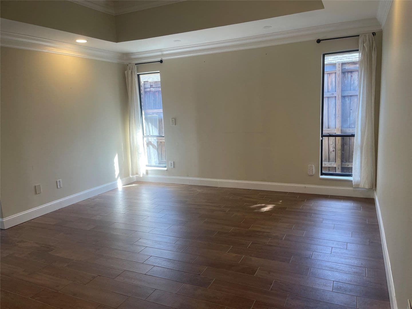Dallas House: 12112 Cross Creek Dr