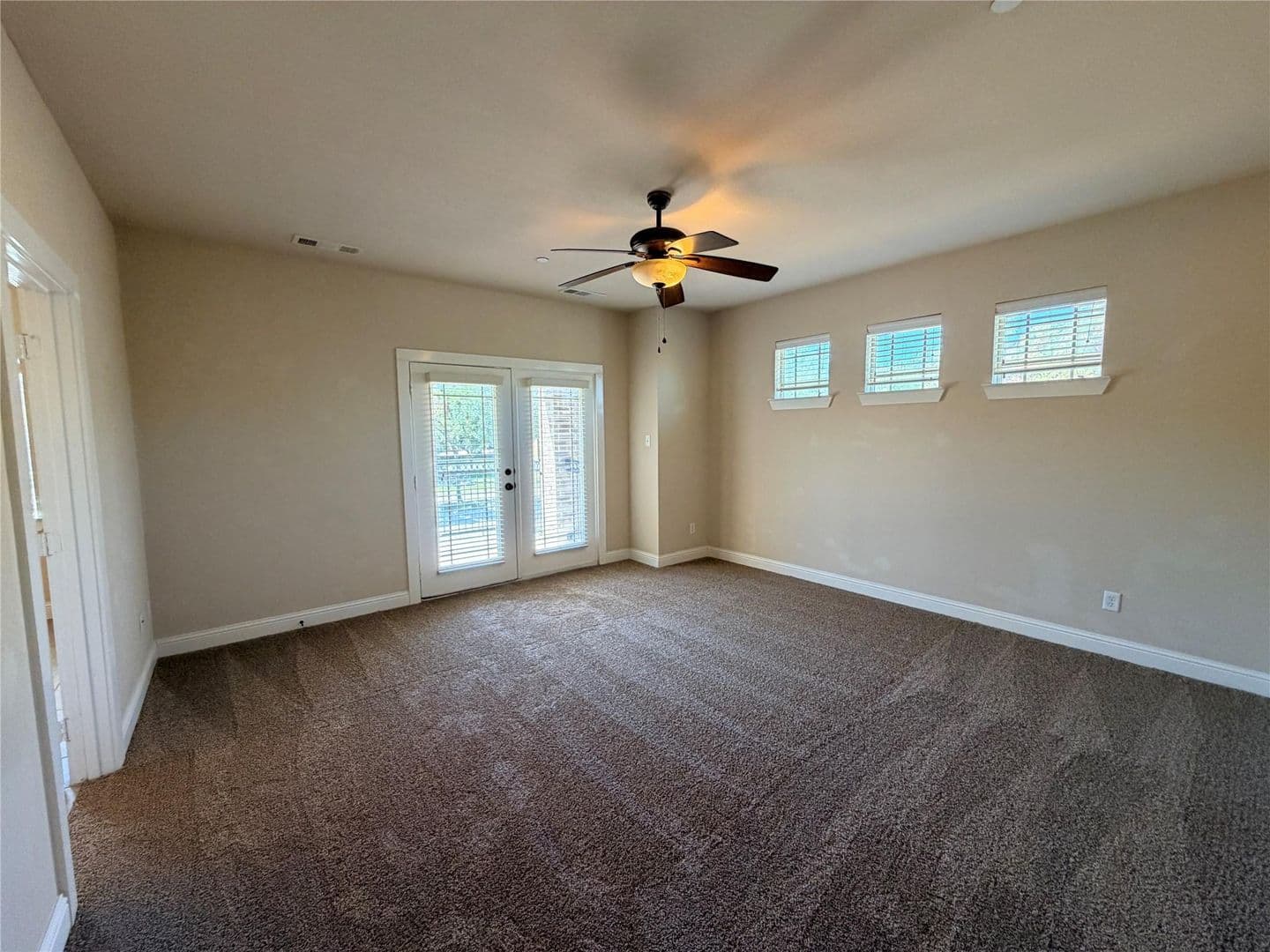 Euless House: 950 Brook Forest Ln