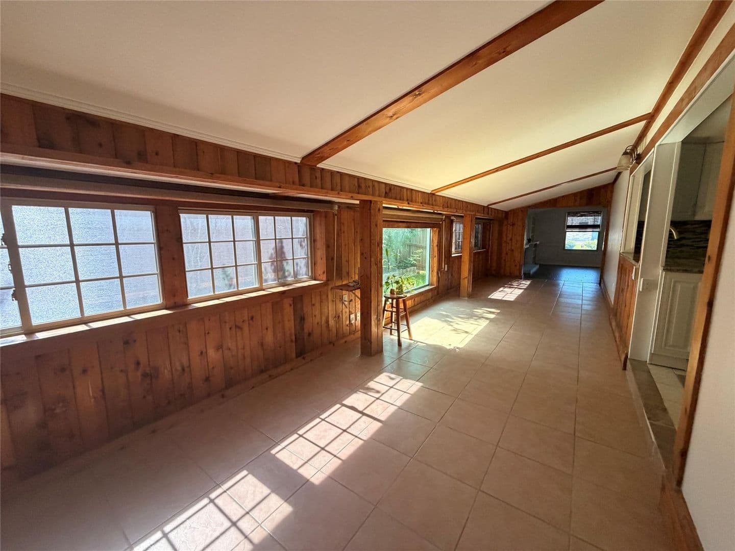 Bedford House: 3709 Pinewood St