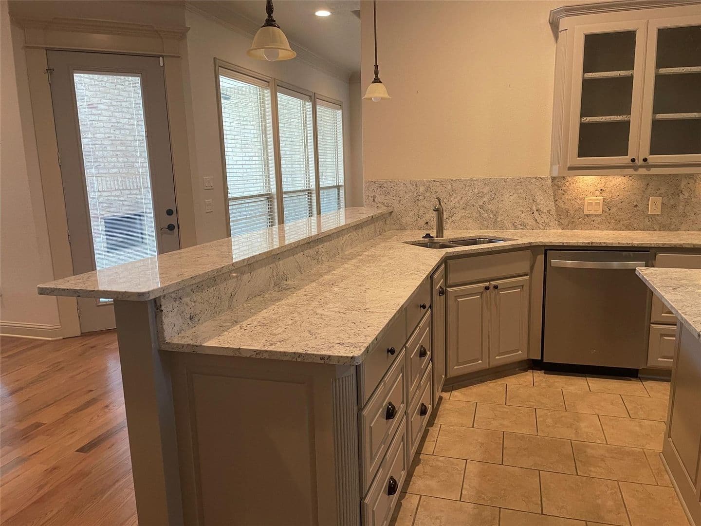 Rockwall House: 326 Harborview Dr