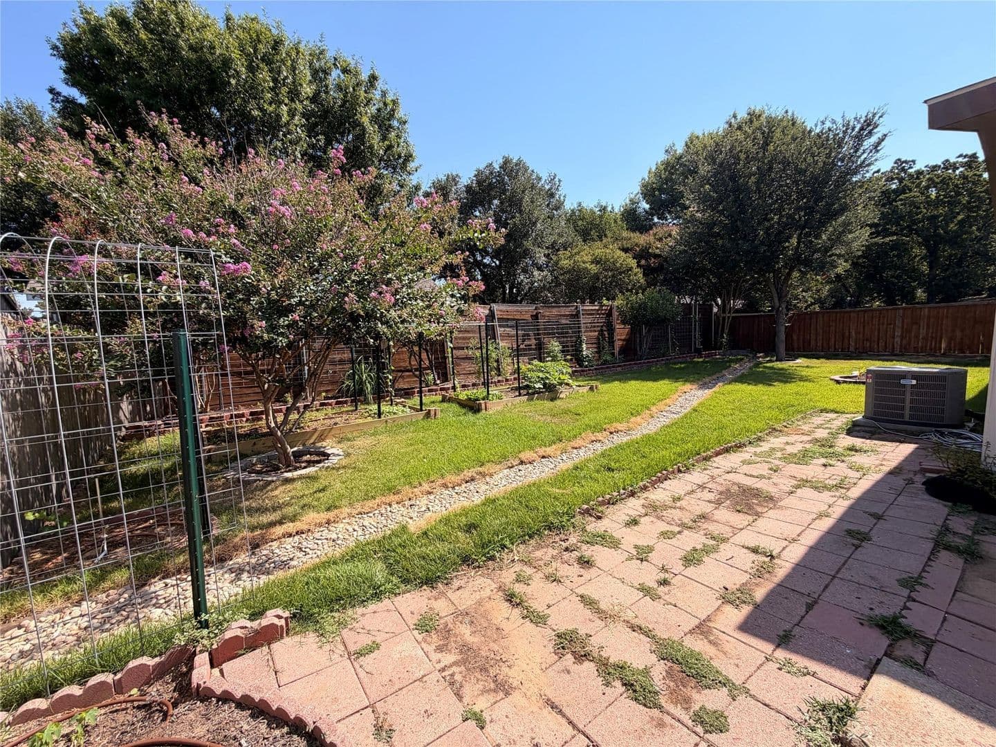 Bedford House: 3709 Pinewood St