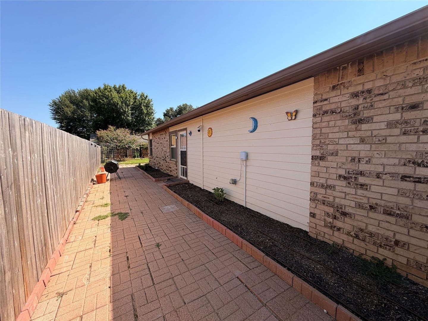 Bedford House: 3709 Pinewood St