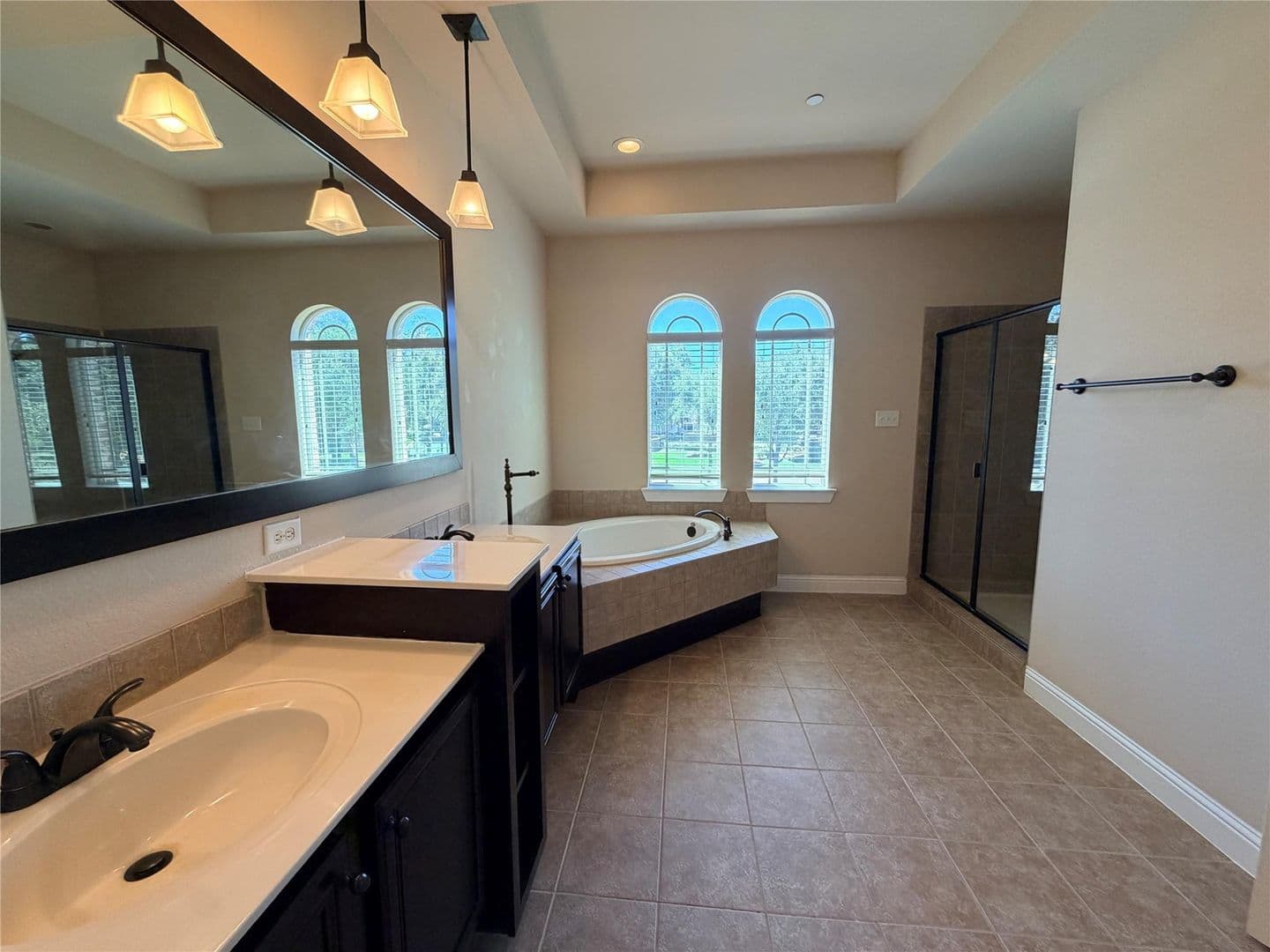 Euless House: 950 Brook Forest Ln