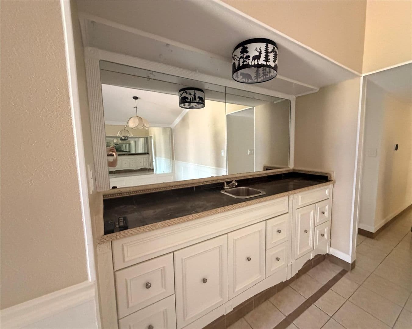Bedford House: 3709 Pinewood St