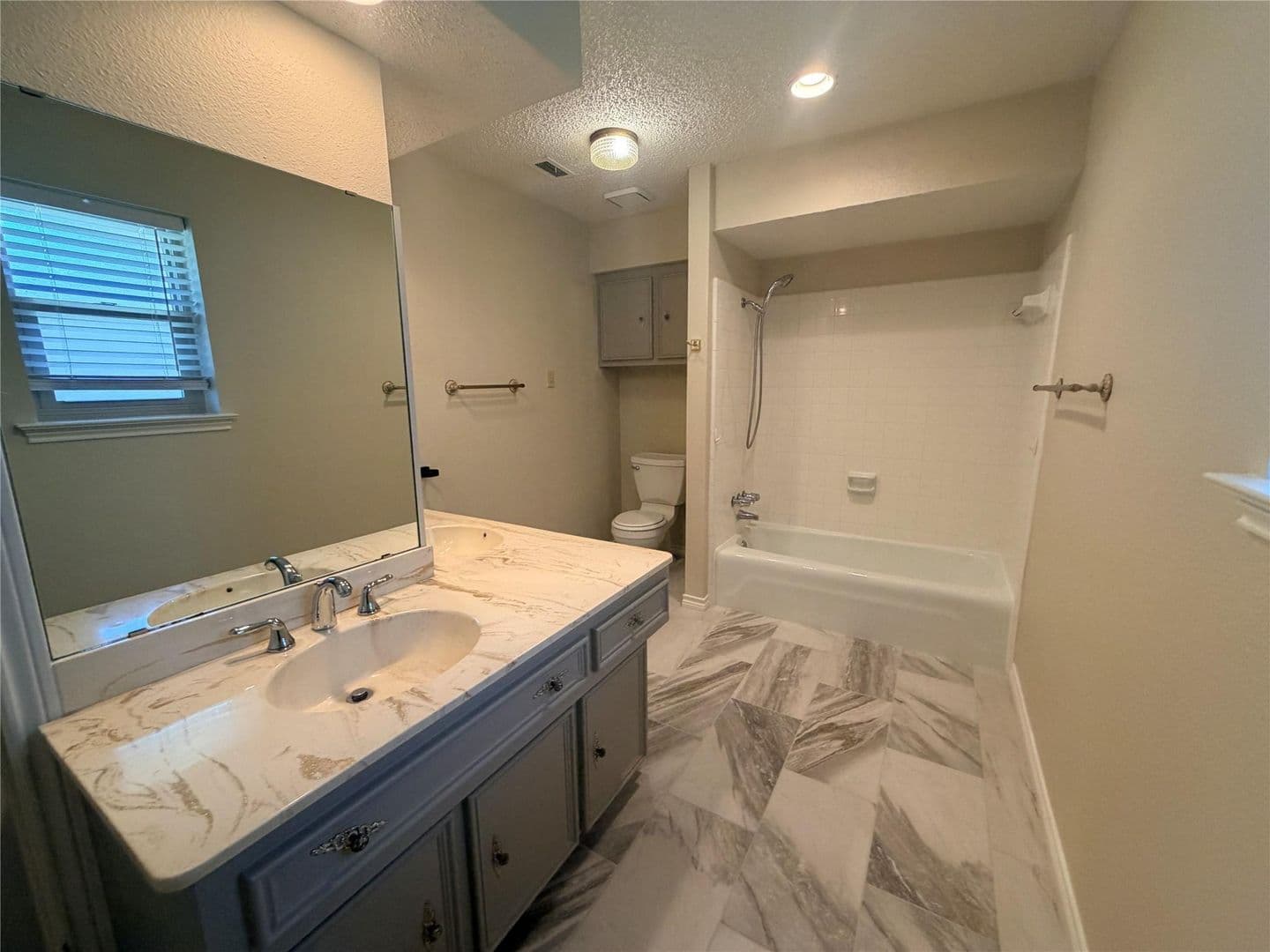 Bedford House: 1620 Lexington Pl