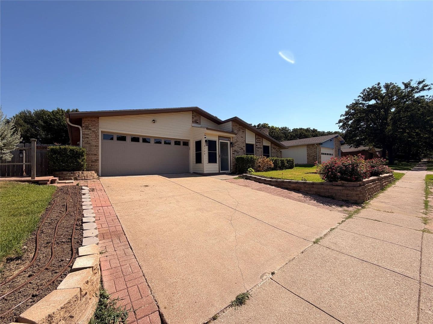 Bedford House: 3709 Pinewood St