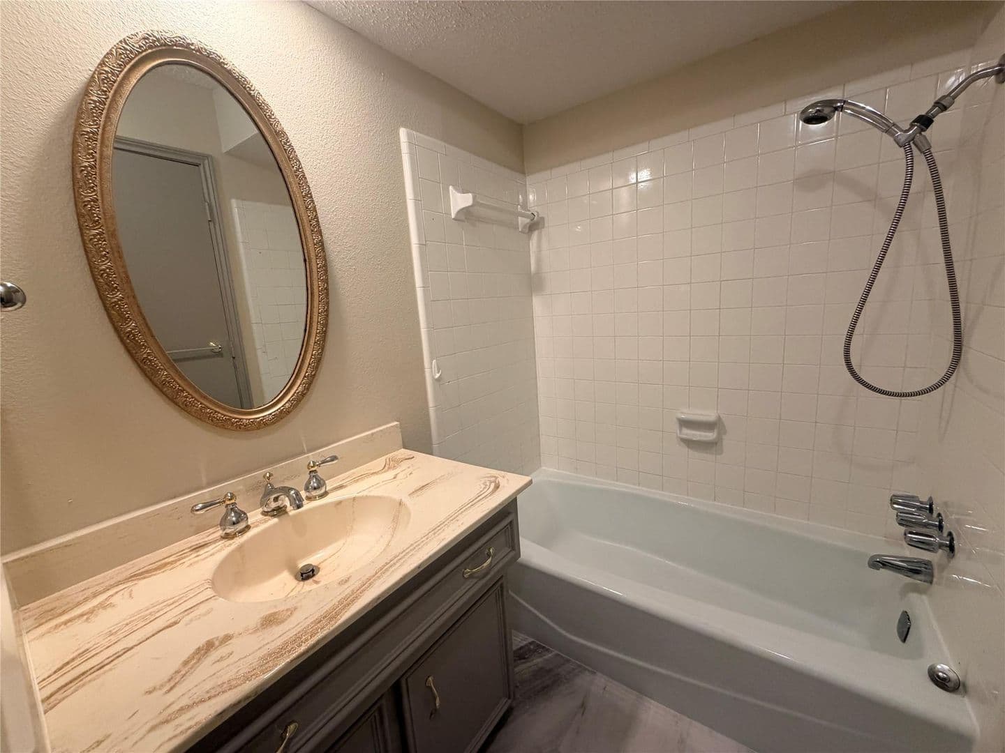 Bedford House: 1620 Lexington Pl
