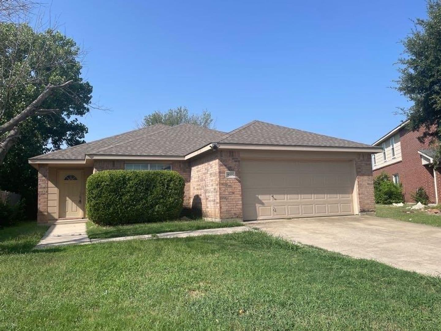 Saginaw House: 820 Eagle Drive