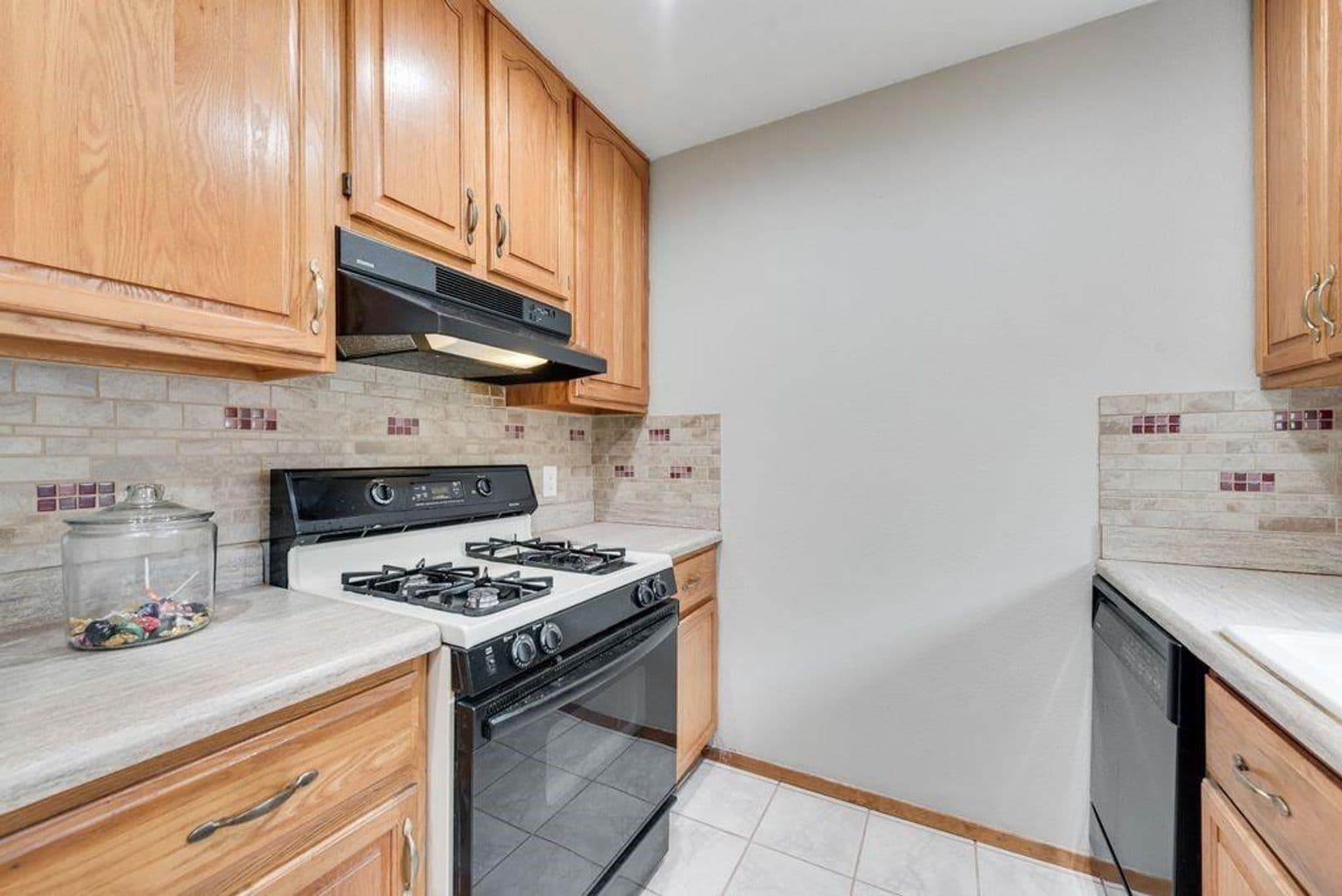 North Richland Hills House: 6536 Wakefield Rd
