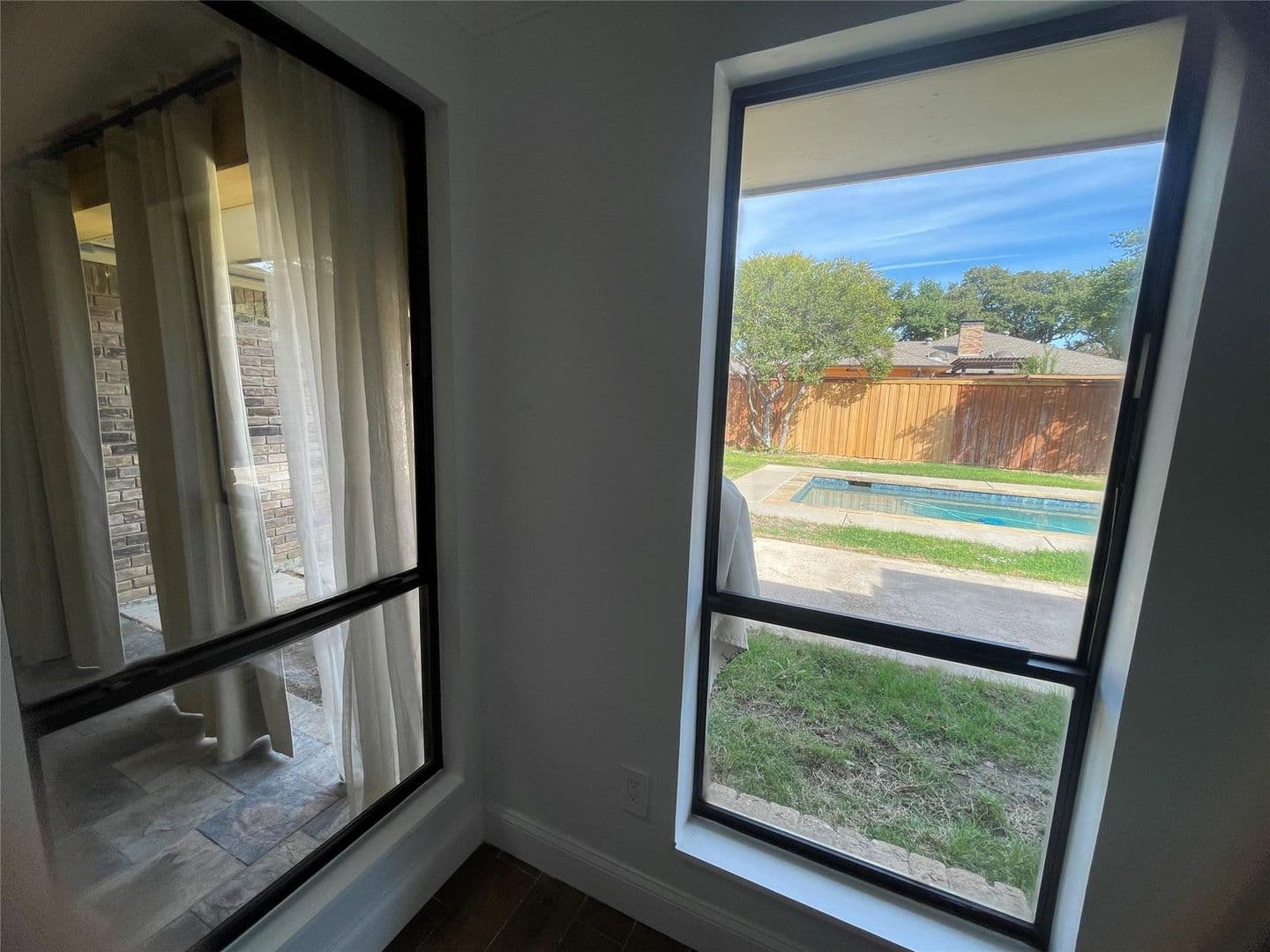 Dallas House: 12112 Cross Creek Dr