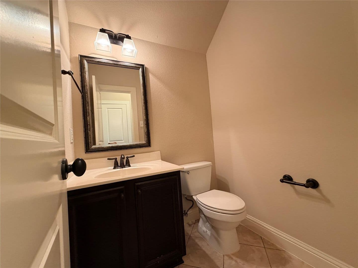 Euless House: 950 Brook Forest Ln