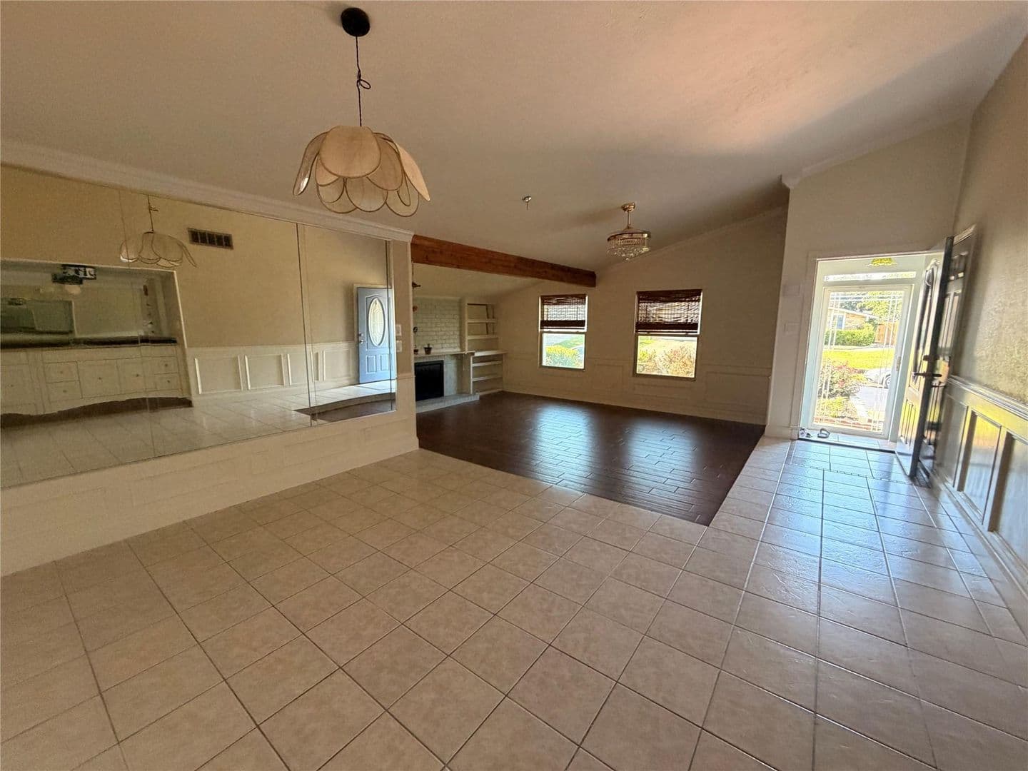 Bedford House: 3709 Pinewood St