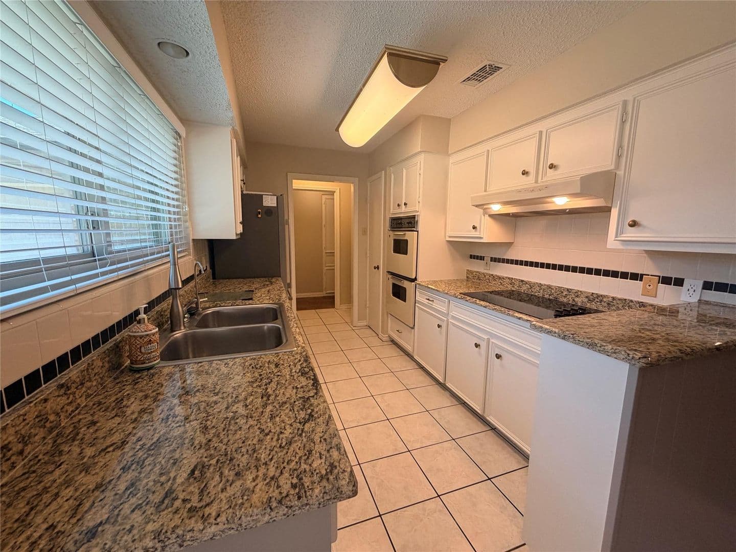 Bedford House: 1620 Lexington Pl