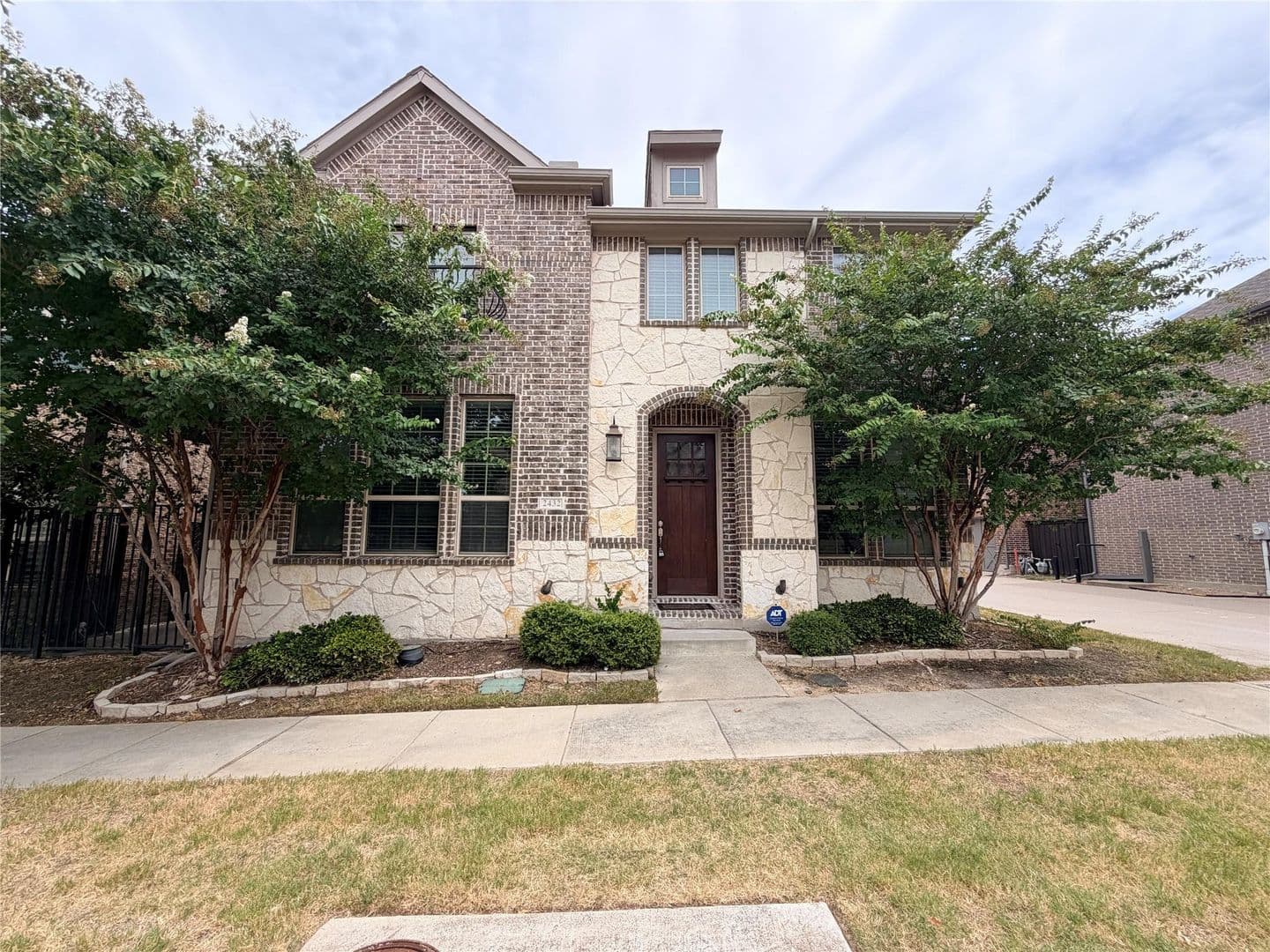 Richardson House: 2432 Cathedral Drive