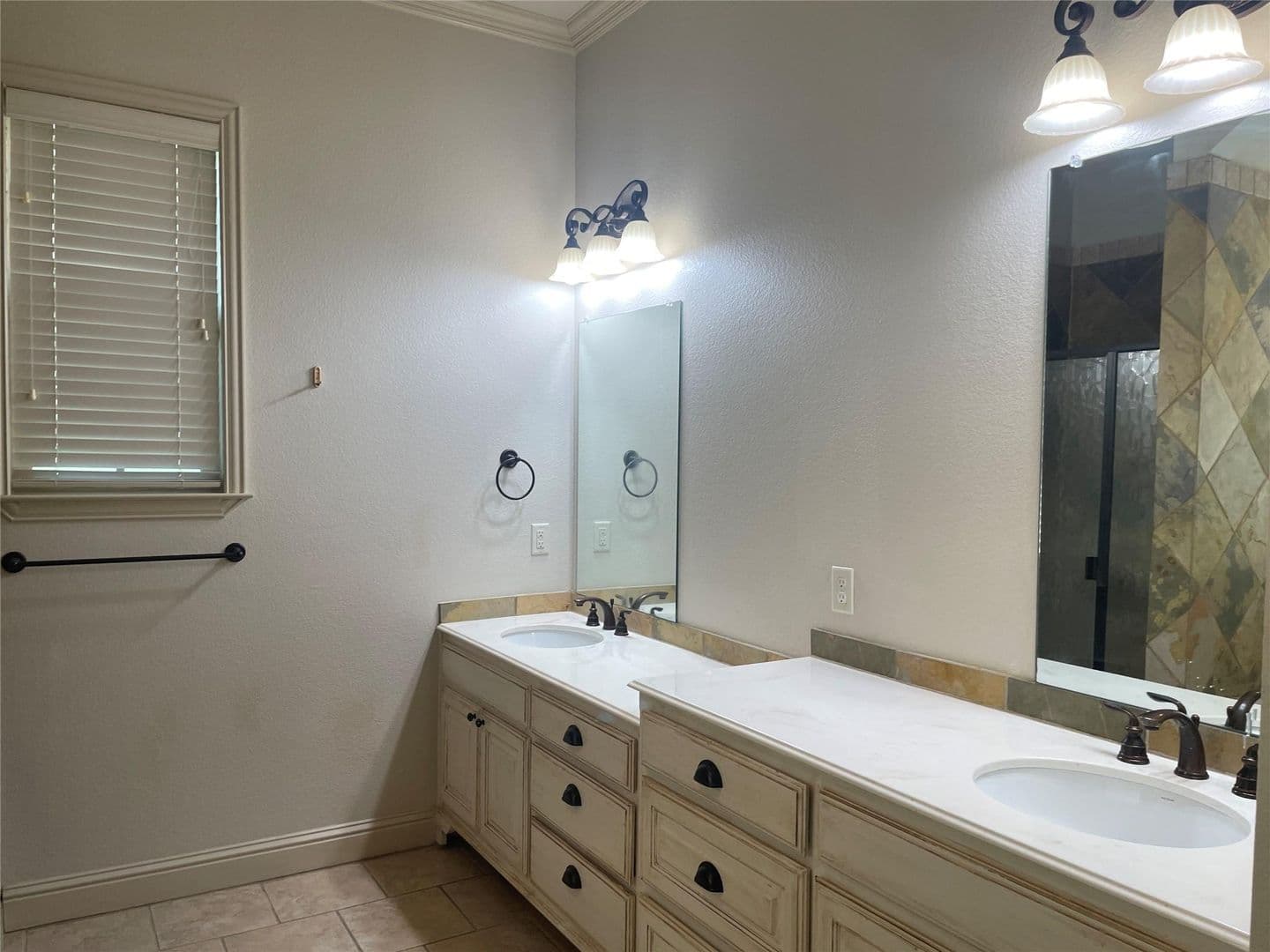 Rockwall House: 326 Harborview Dr