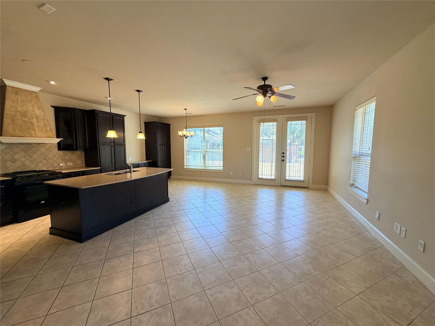 Euless House: 950 Brook Forest Ln