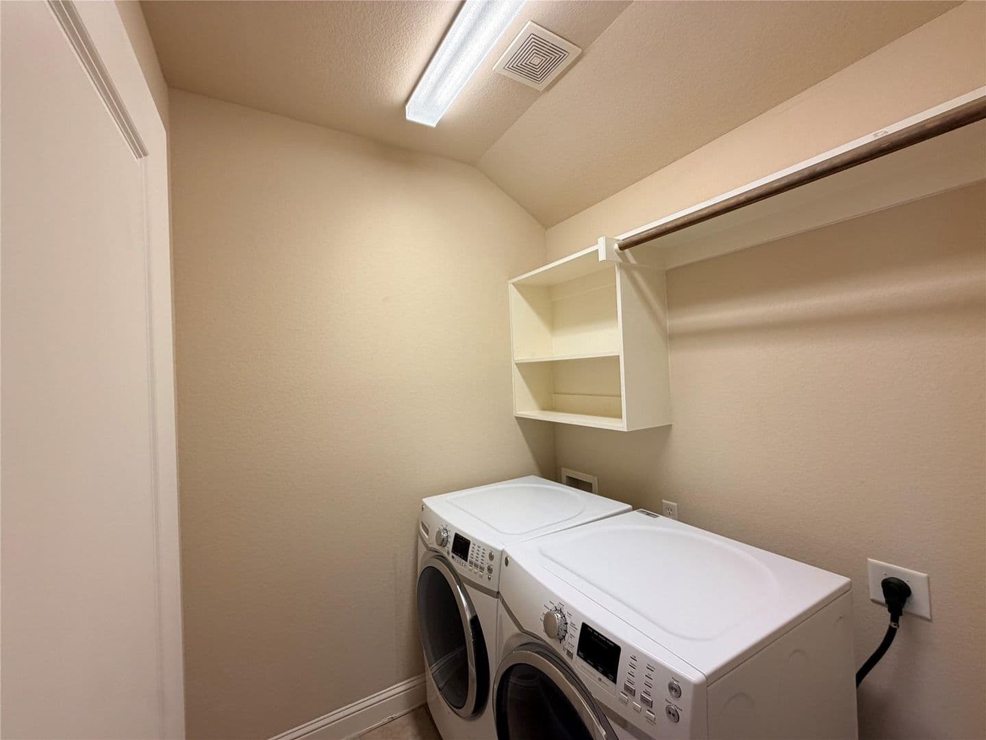 Euless House: 950 Brook Forest Ln