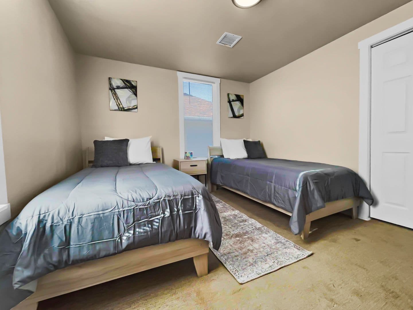Grand Junction House: 915 Grand Ave