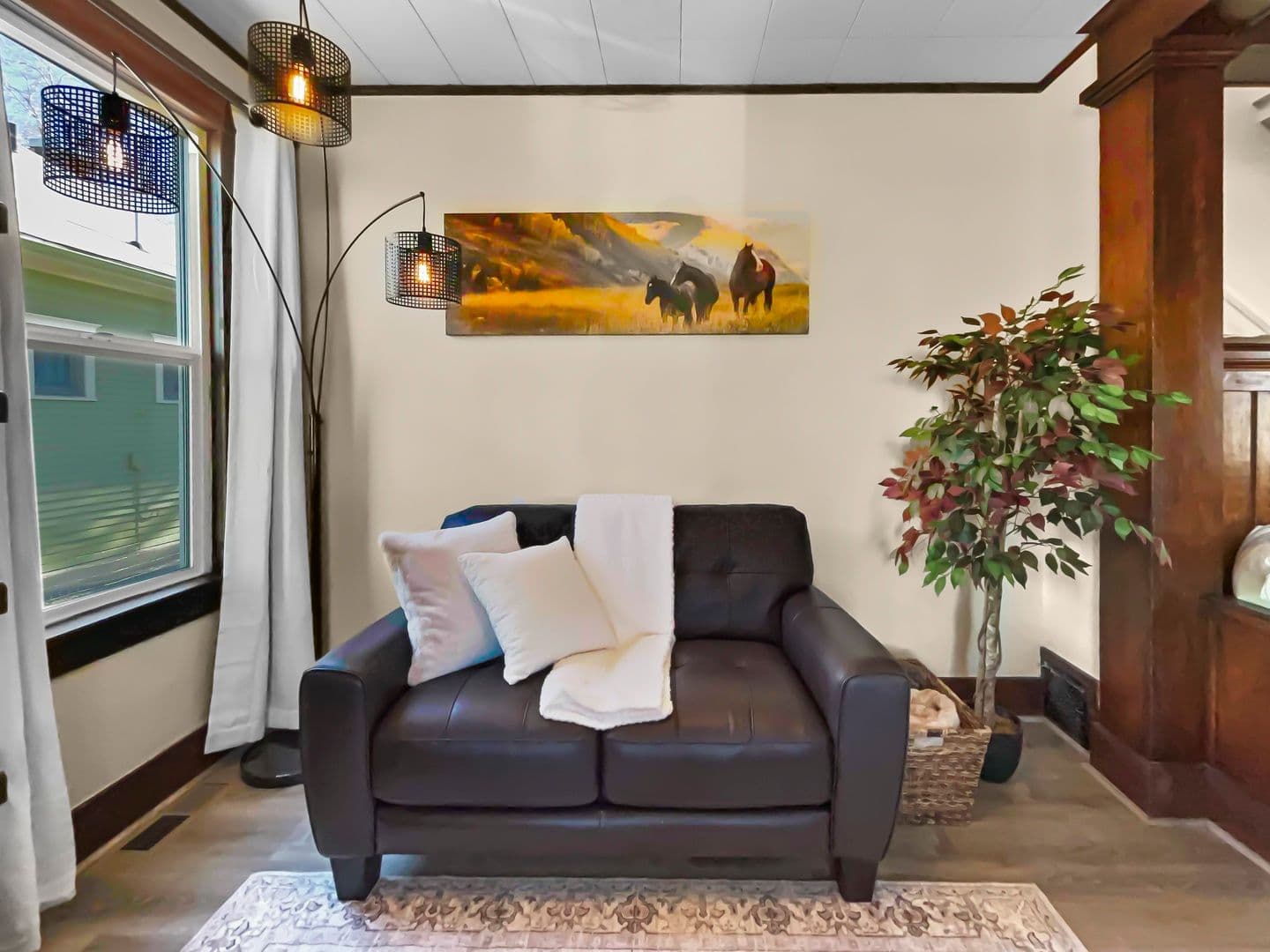 Grand Junction House: 915 Grand Ave