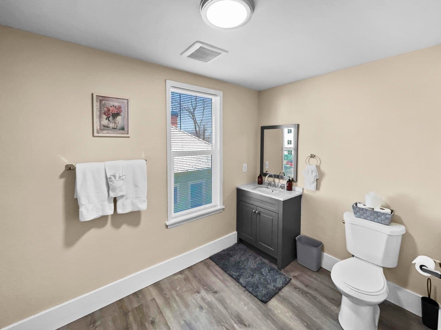Grand Junction House: 915 Grand Ave