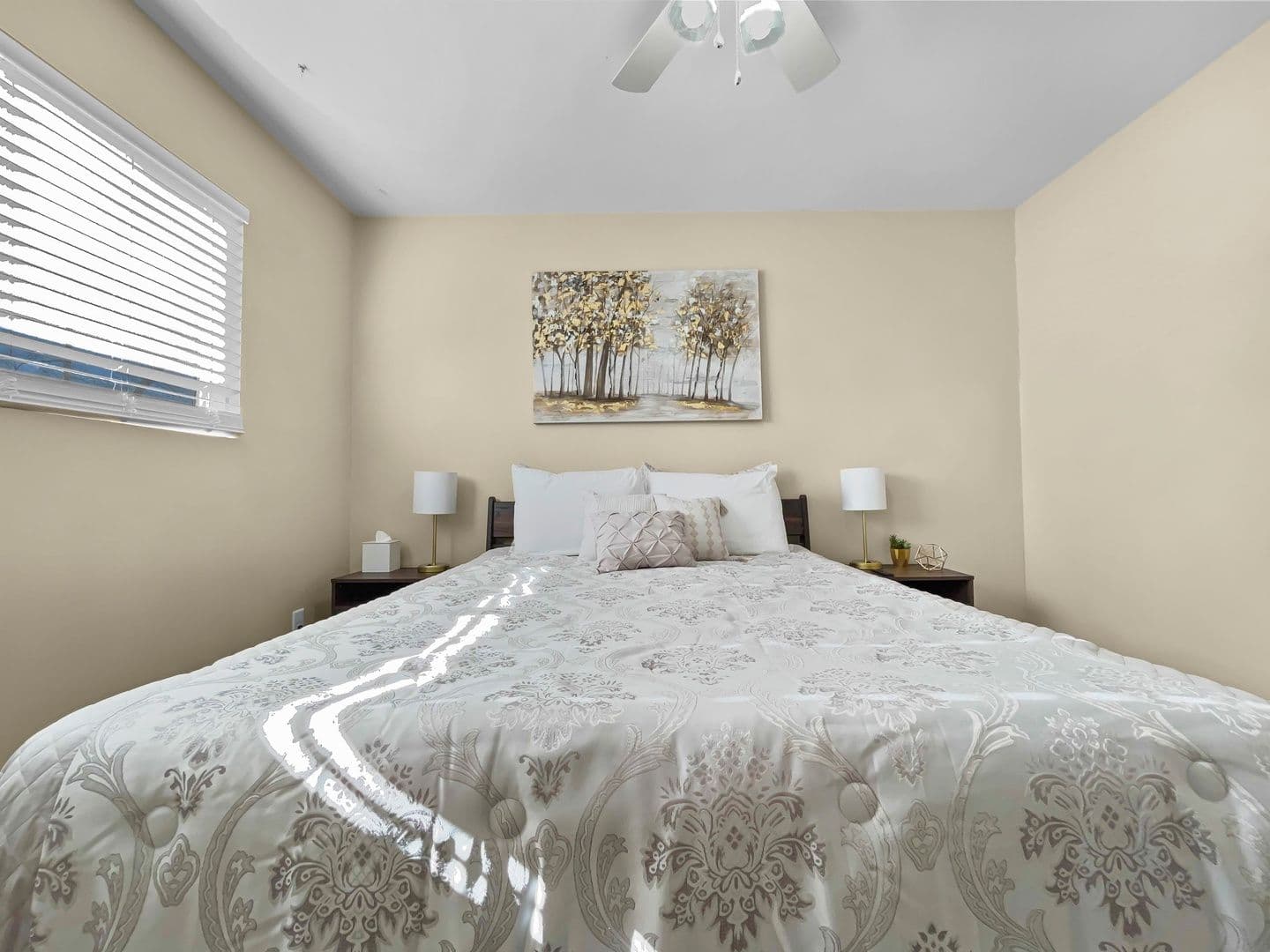 Grand Junction House: 915 Grand Ave