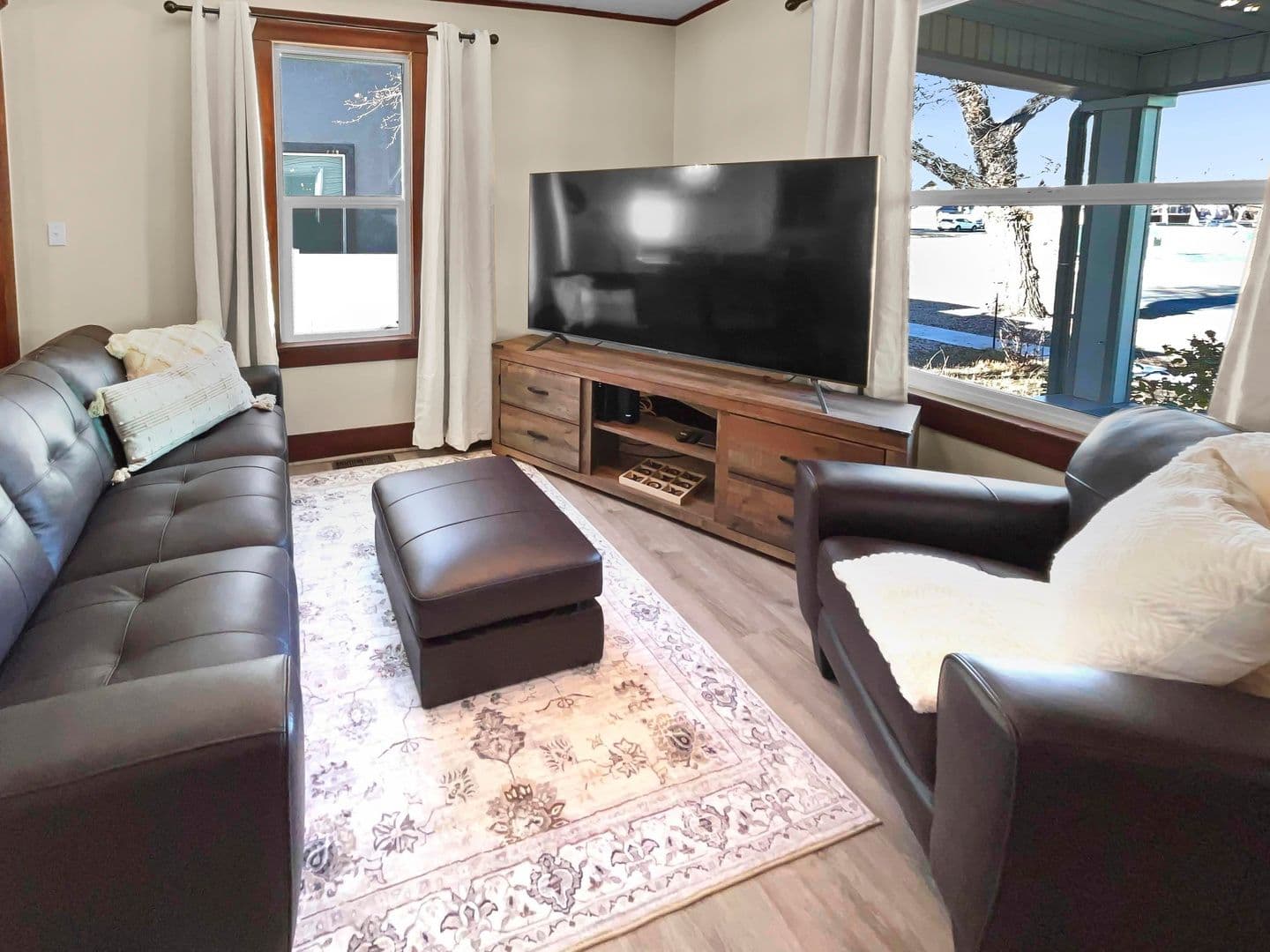 Grand Junction House: 915 Grand Ave