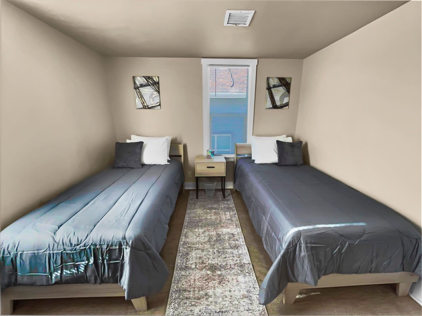 Grand Junction House: 915 Grand Ave