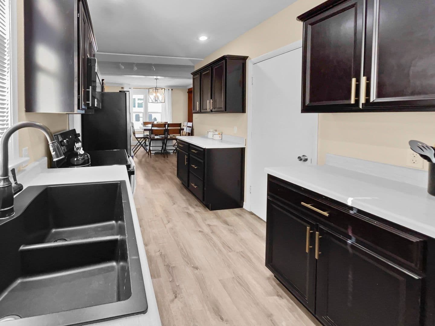 Grand Junction House: 915 Grand Ave