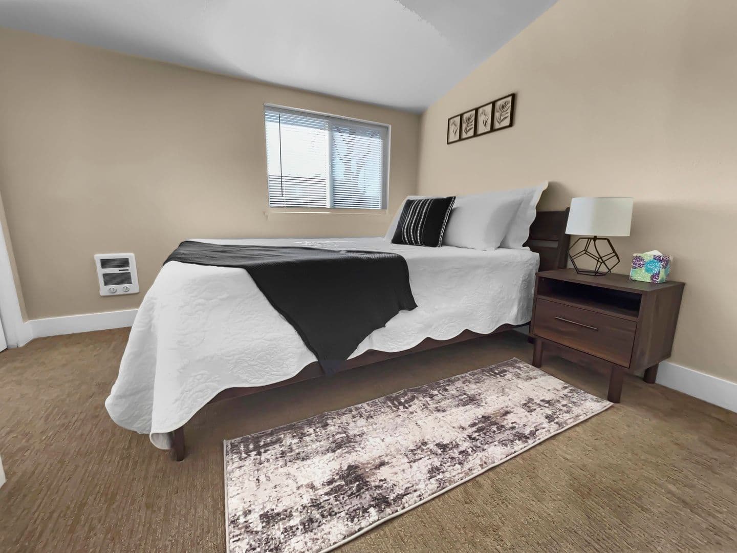 Grand Junction House: 915 Grand Ave
