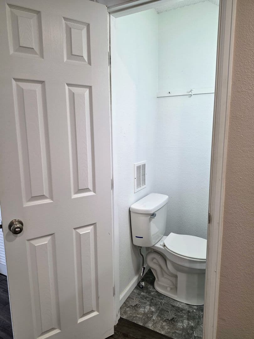 Clifton Townhome: 486 Tracy Dr.#3