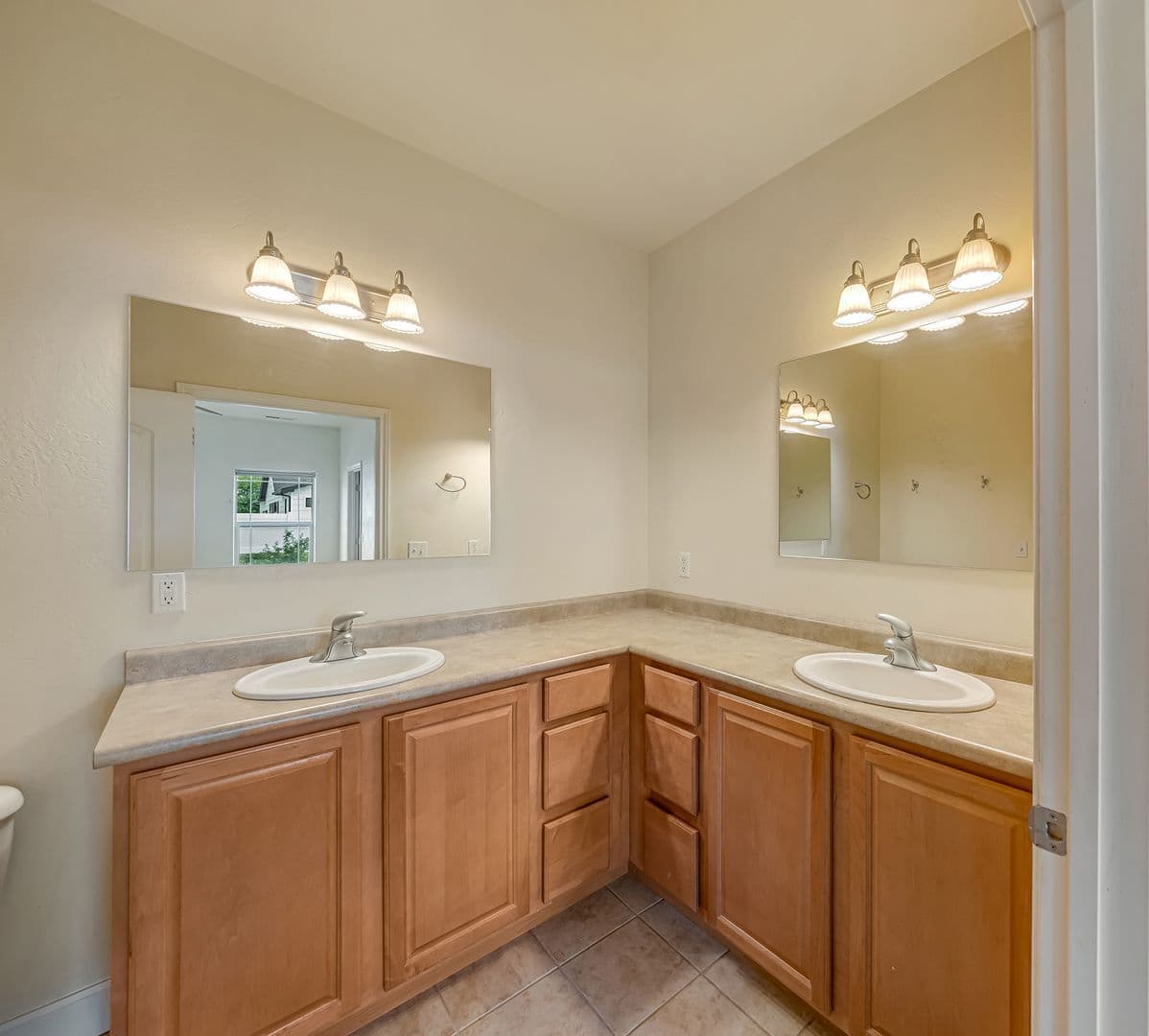 Palisade House: 832 Montclair Drive