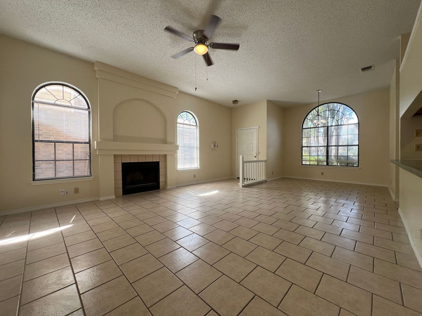 San Antonio House: 9951 Echo Plain