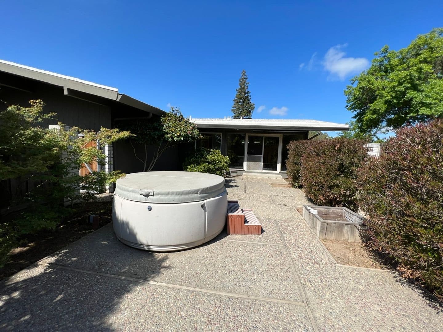 Modesto House: 418 Wentworth Ln