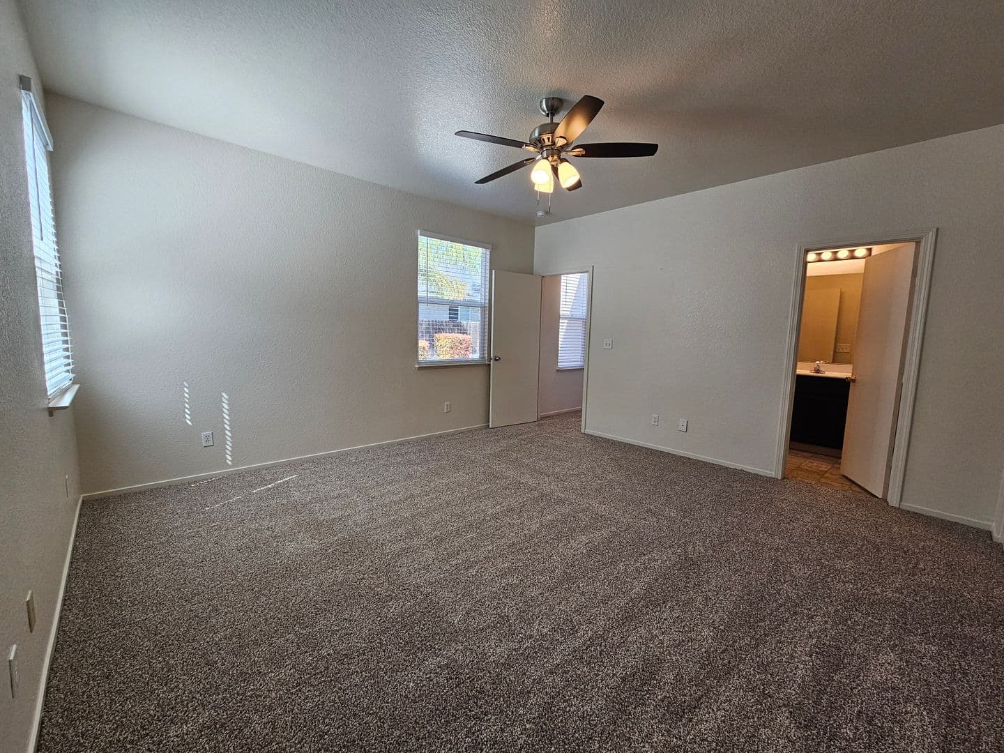 Manteca House: 1161 Syracuse Ln