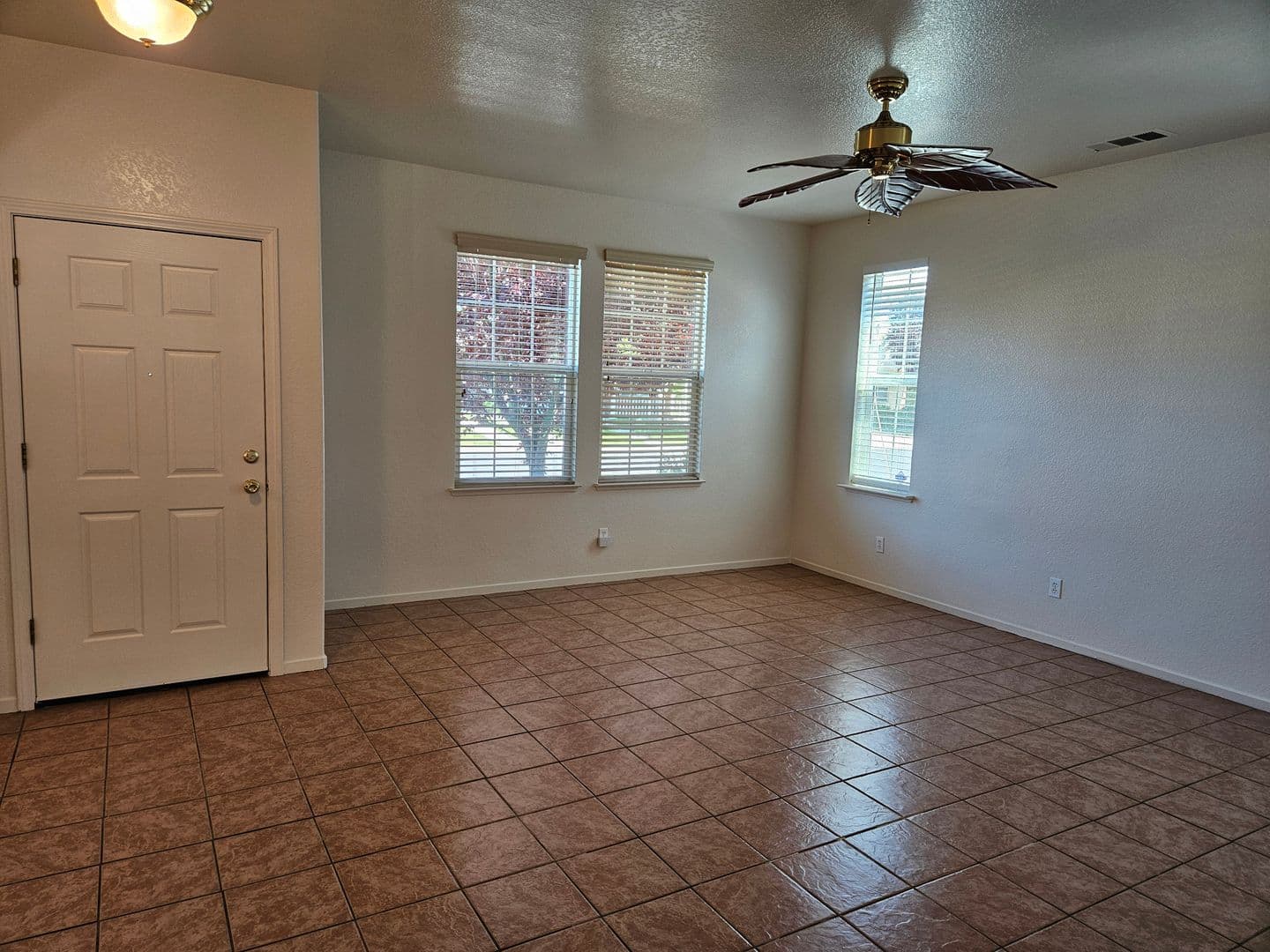 Manteca House: 1161 Syracuse Ln
