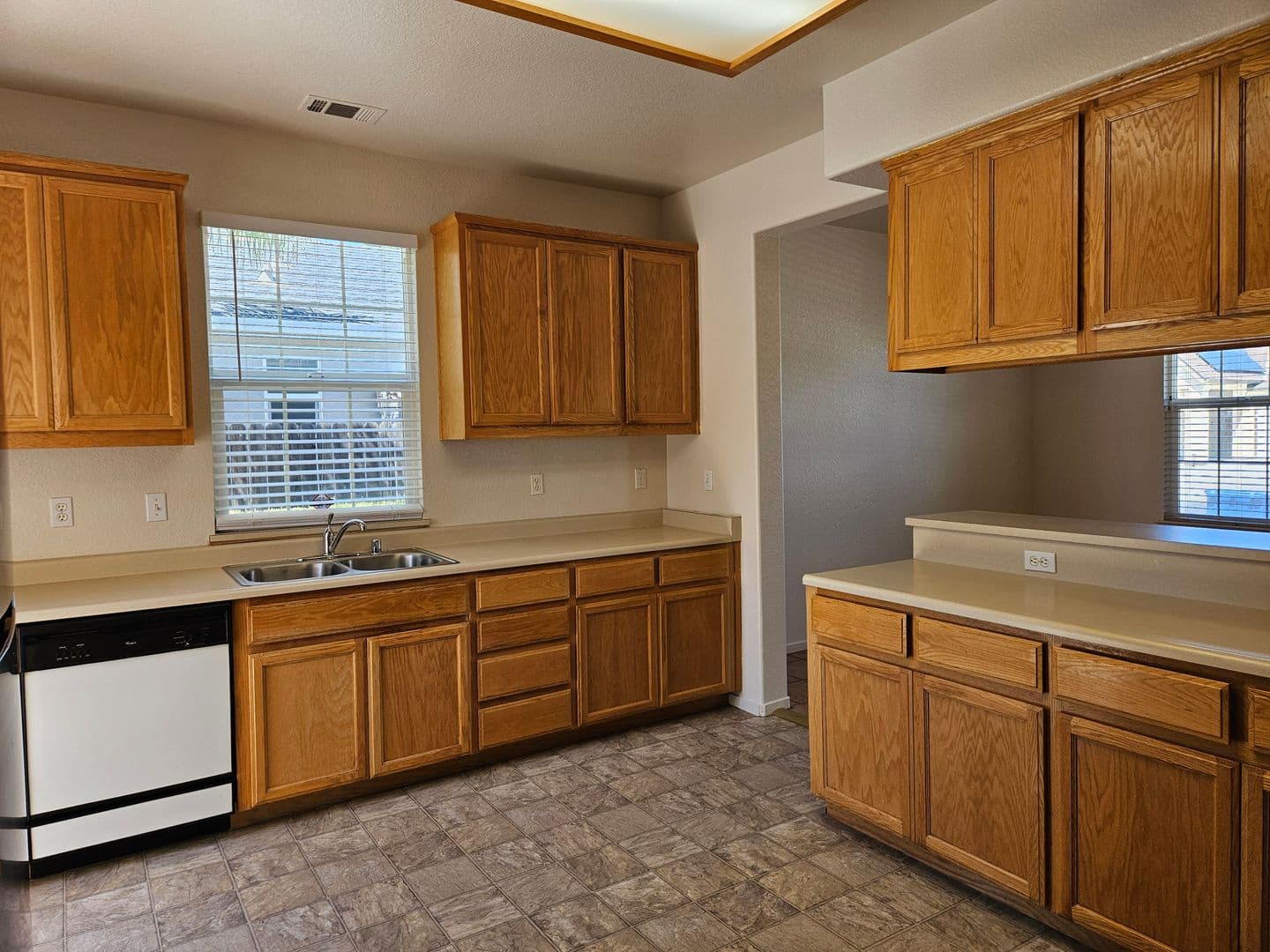 Manteca House: 1161 Syracuse Ln