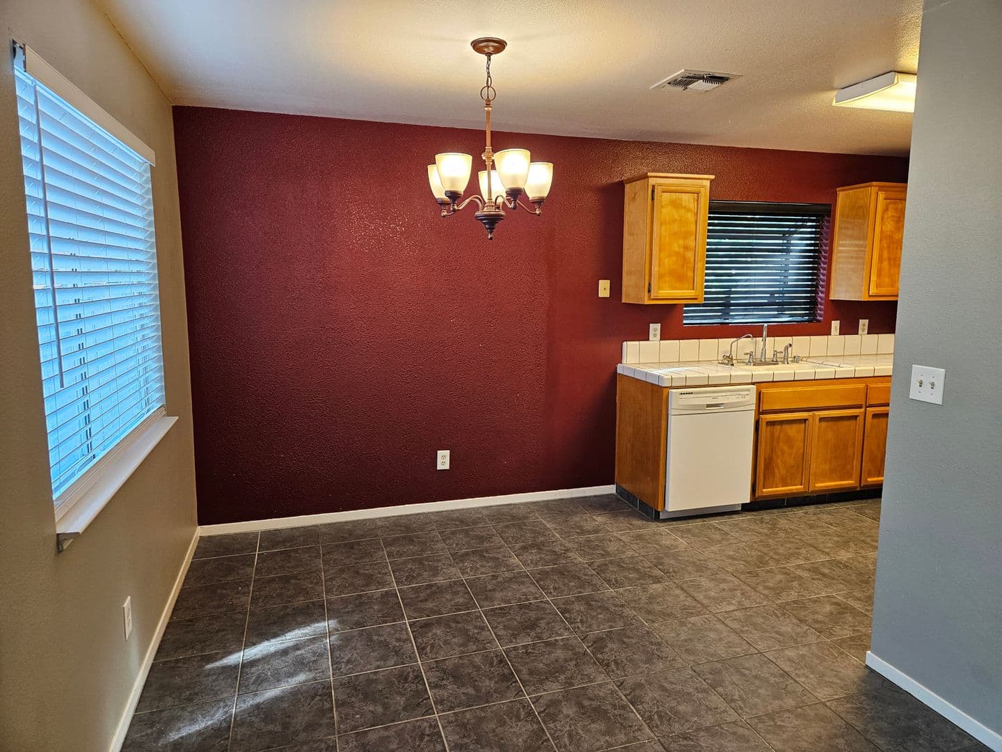 Modesto House: 221 Rector Ln