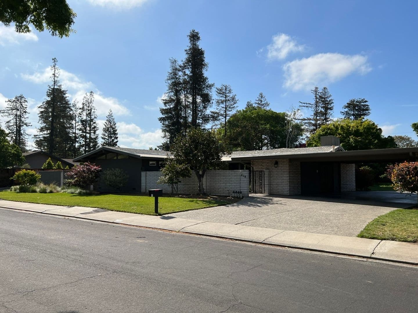 Modesto House: 418 Wentworth Ln