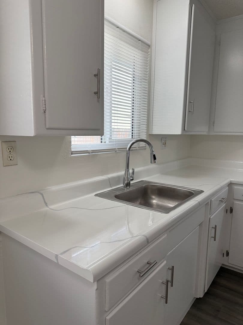 Modesto Apartment: 715 Tully Rd