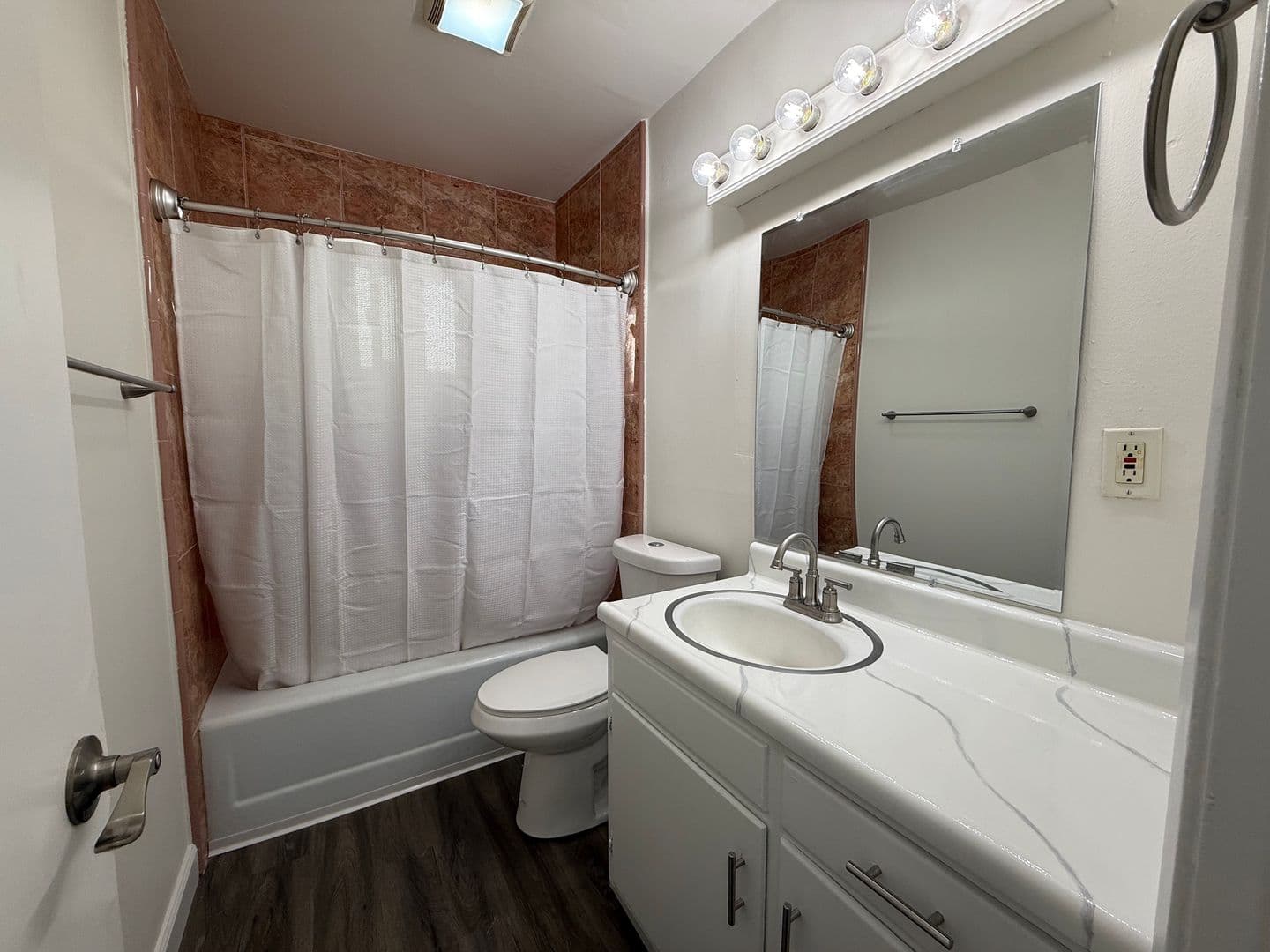 Modesto Apartment: 715 Tully Rd