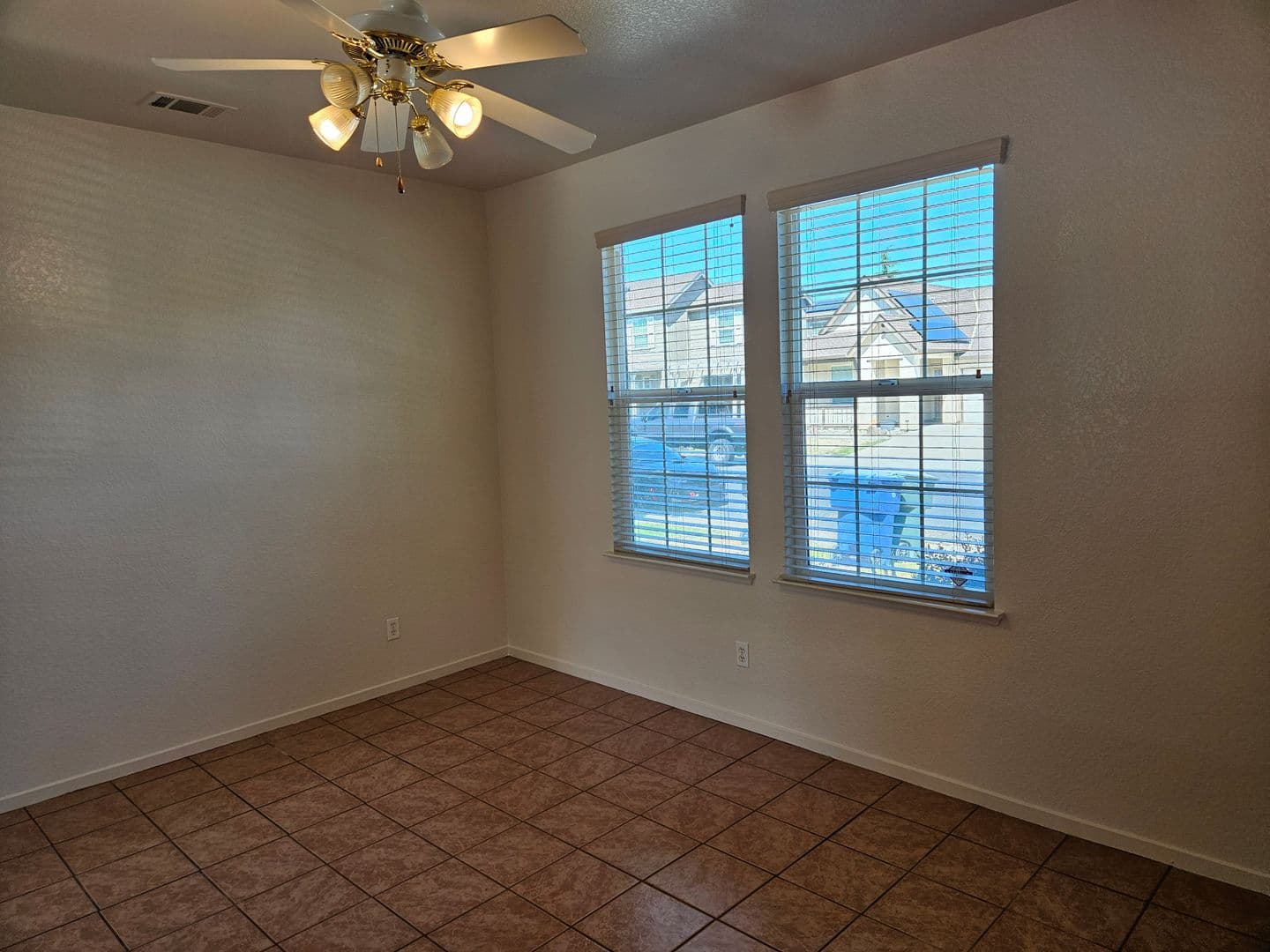 Manteca House: 1161 Syracuse Ln