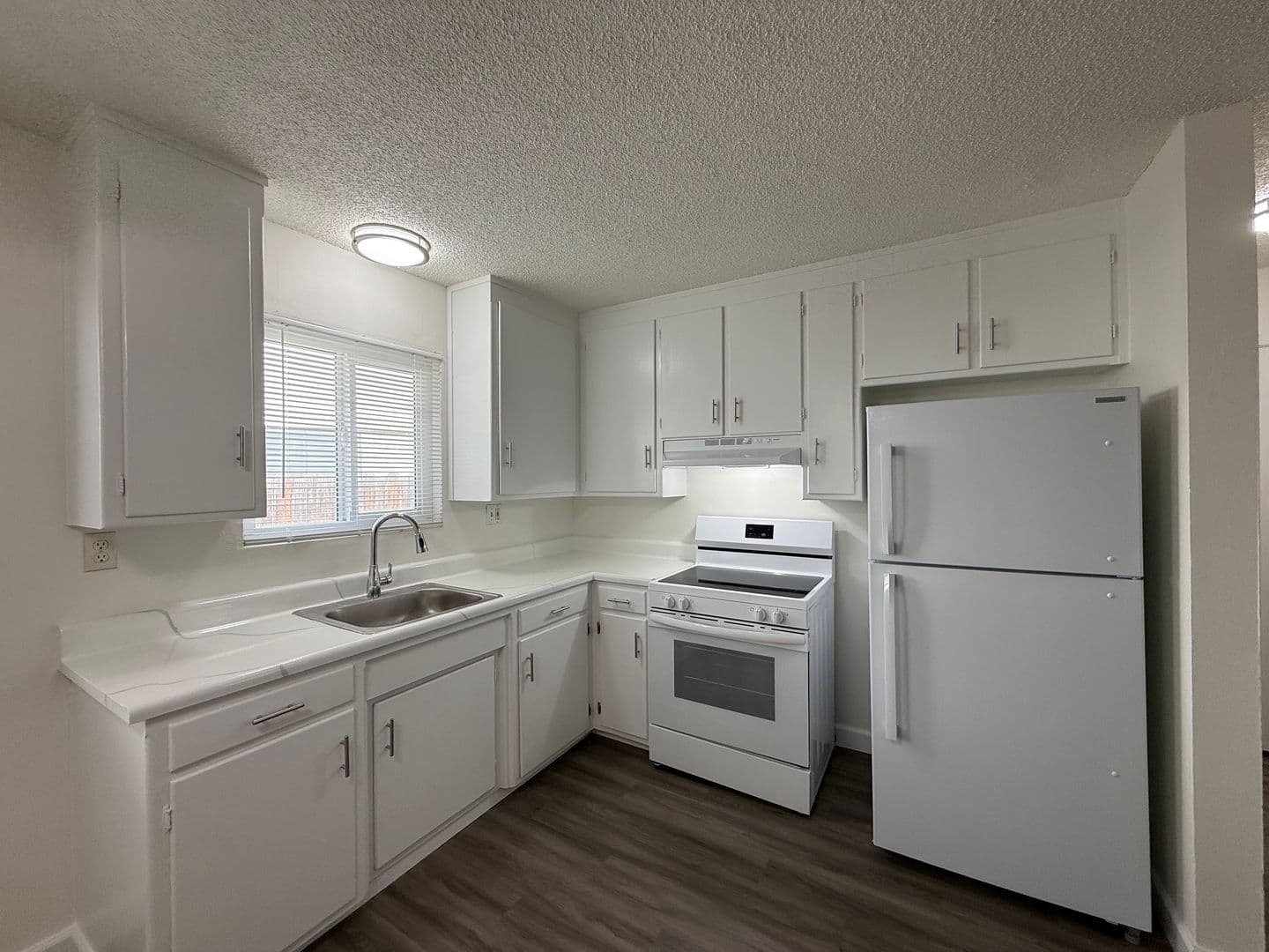 Modesto Apartment: 715 Tully Rd