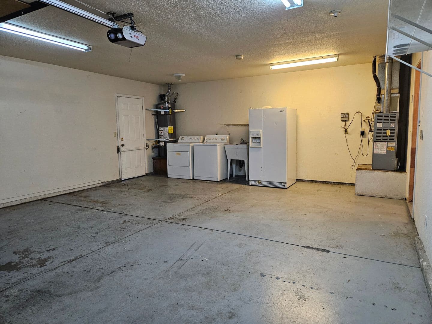 Modesto House: 221 Rector Ln