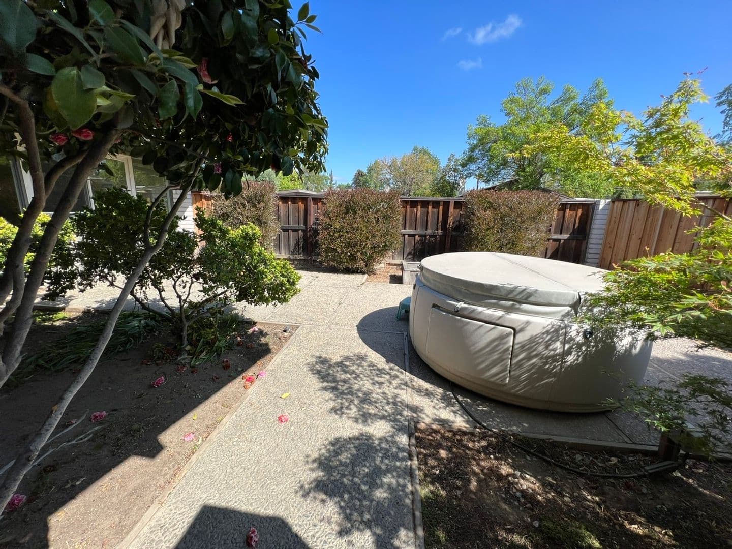 Modesto House: 418 Wentworth Ln