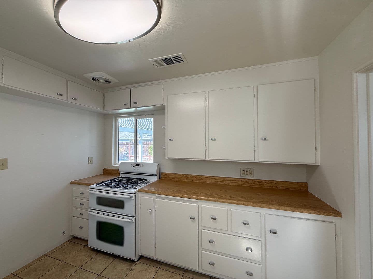 Modesto House: 517 El Cajon Ave