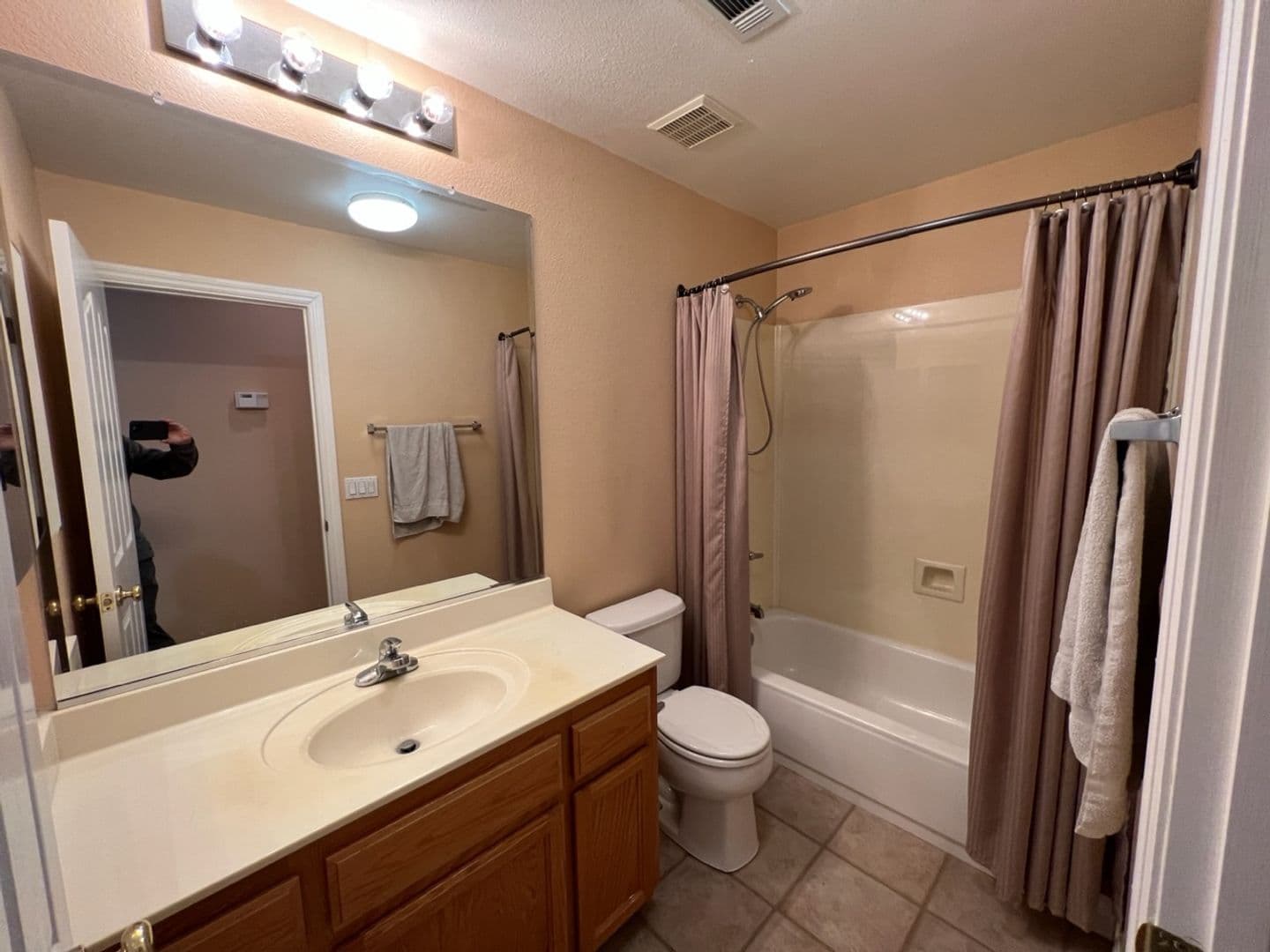 Modesto House: 1628 Snyder Ave