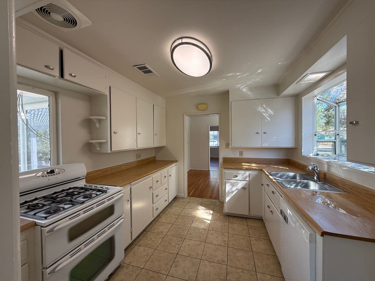 Modesto House: 517 El Cajon Ave