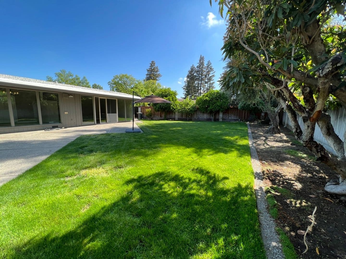 Modesto House: 418 Wentworth Ln