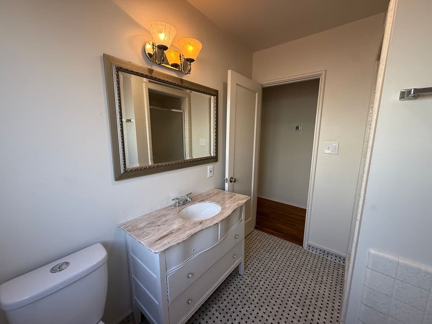Modesto House: 517 El Cajon Ave