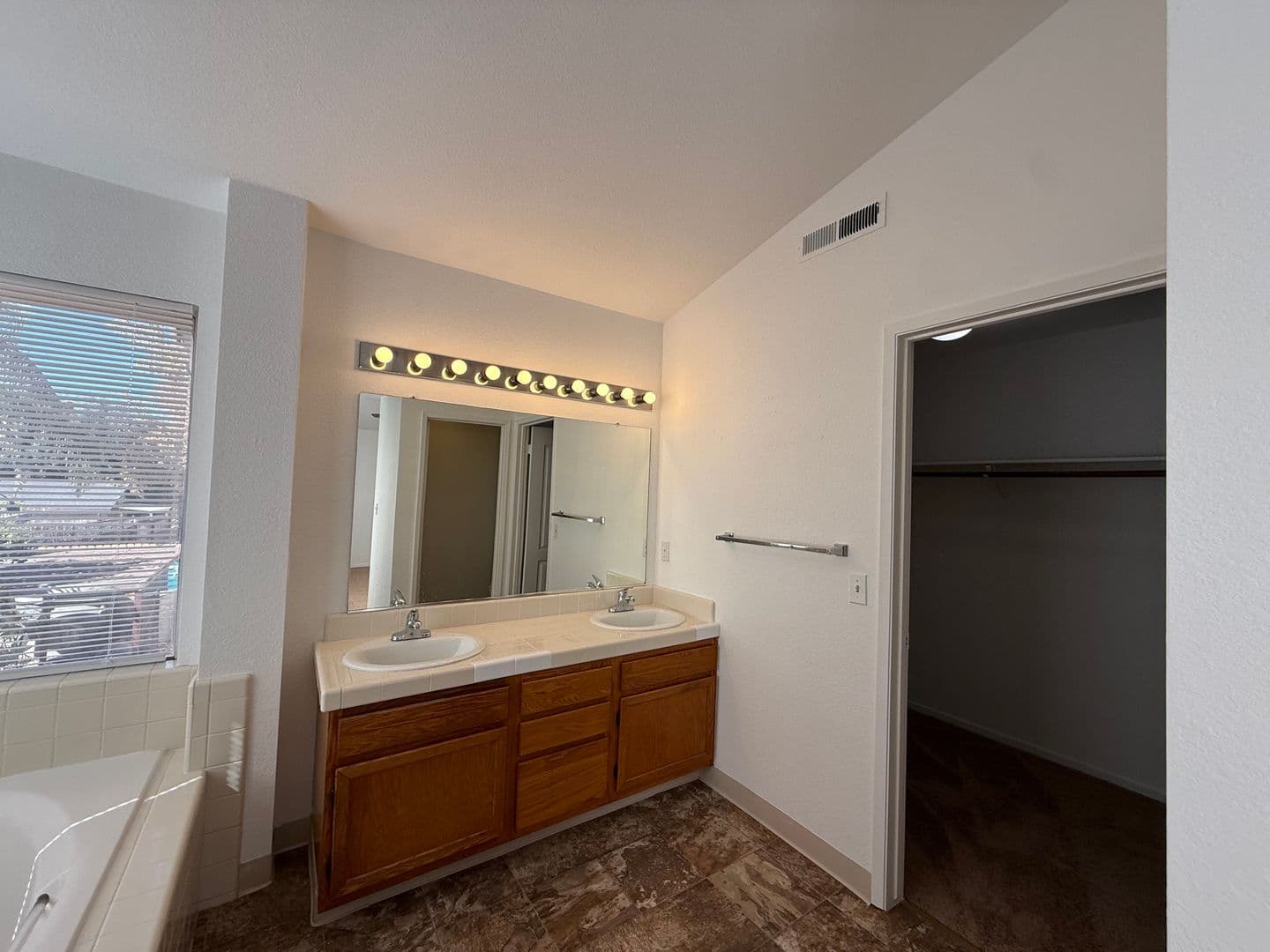 Modesto House: 3904 Wilkesboro Ave